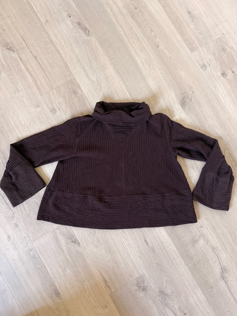 Lululemon pullover sweatshirt Funnel Neck Top in brown women’s size medium/large